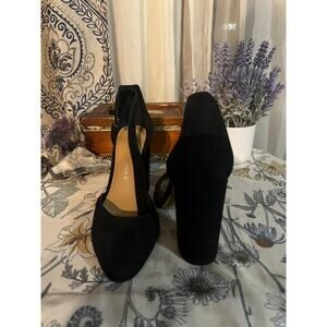 Gibson Latimer -Finley Heels Black Suede Size 6